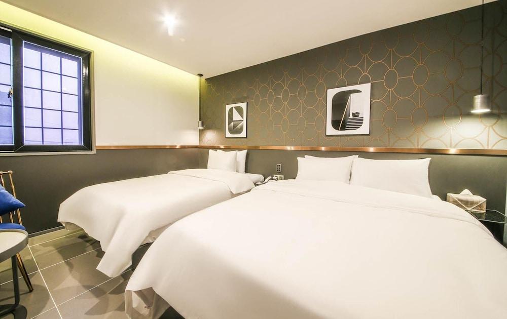 Gupo Brown-Dot Hotel