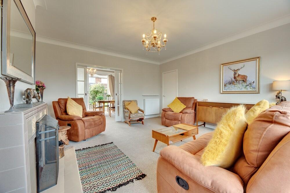 Week2Week The Broadway - 3 Bed Coastal Property