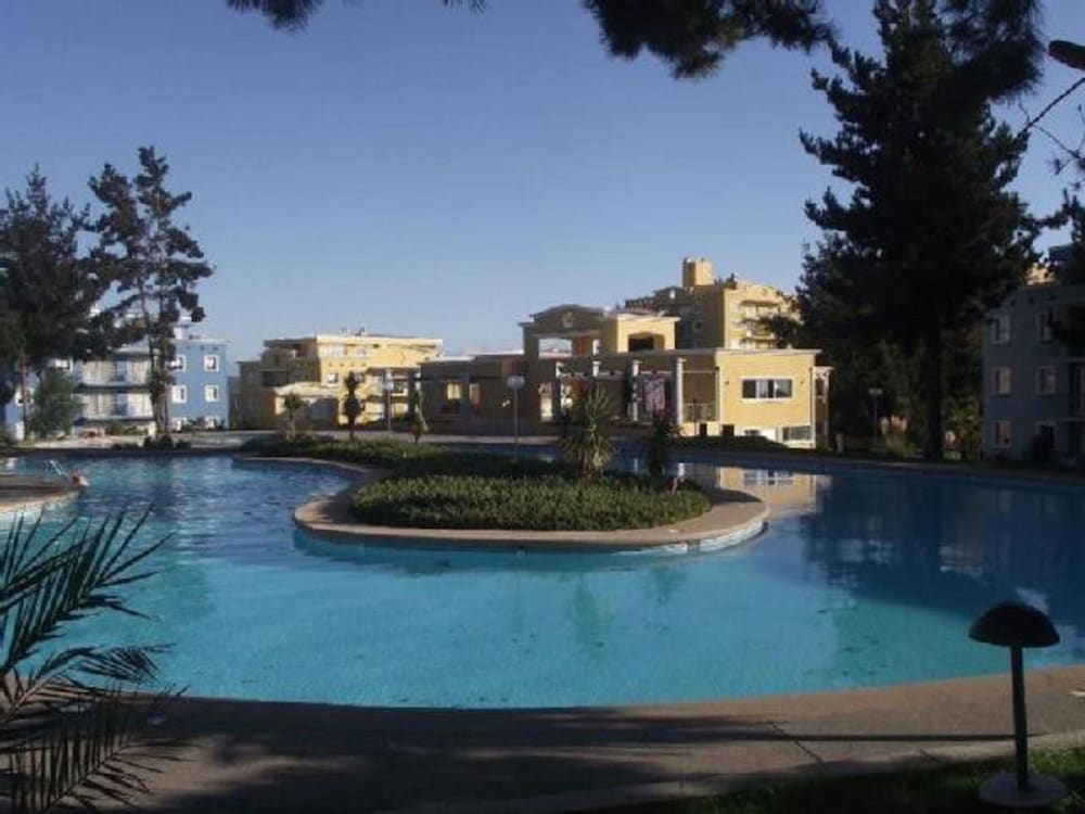 Espacioso departamento con piscina