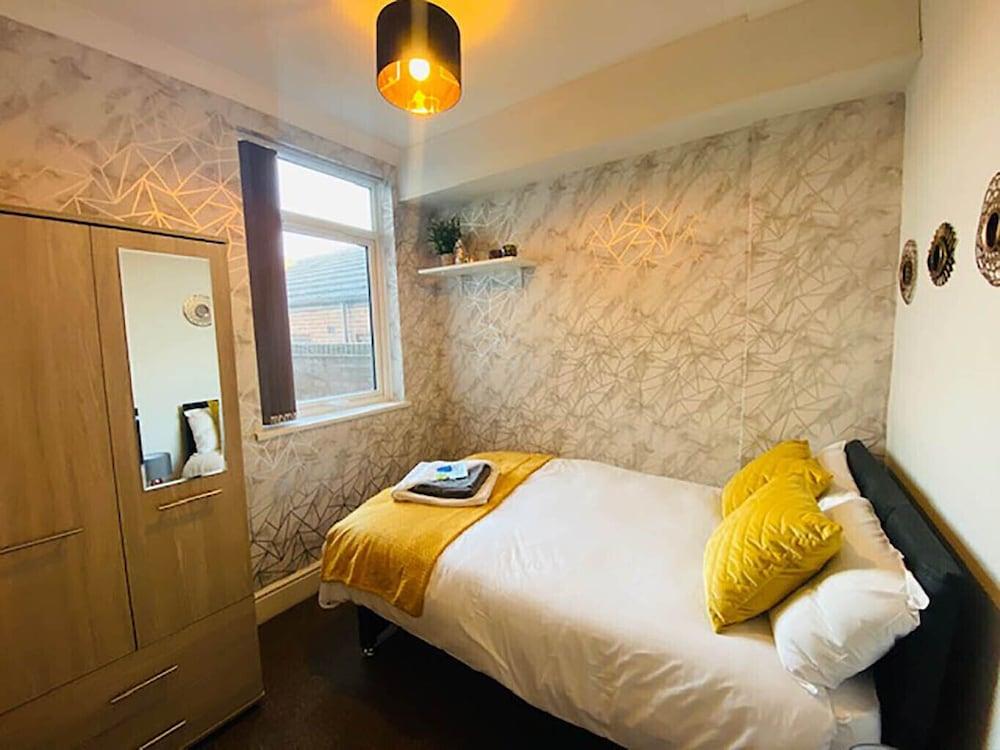 Townhouse @ 110 Etruria Vale Road Stoke