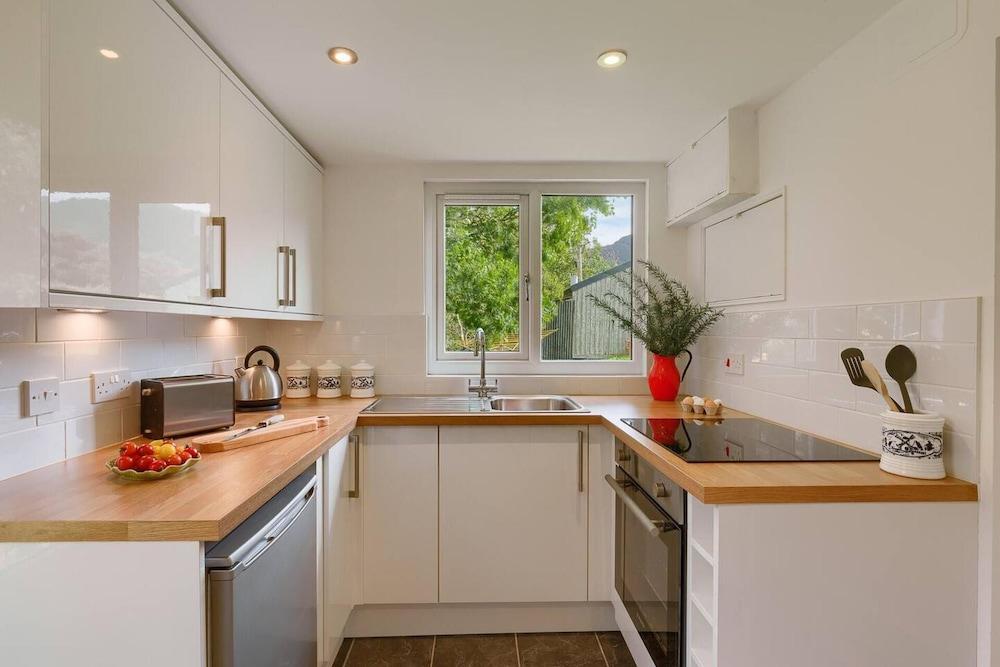 Enchanting Rustic Cottage W/stunning Views & River