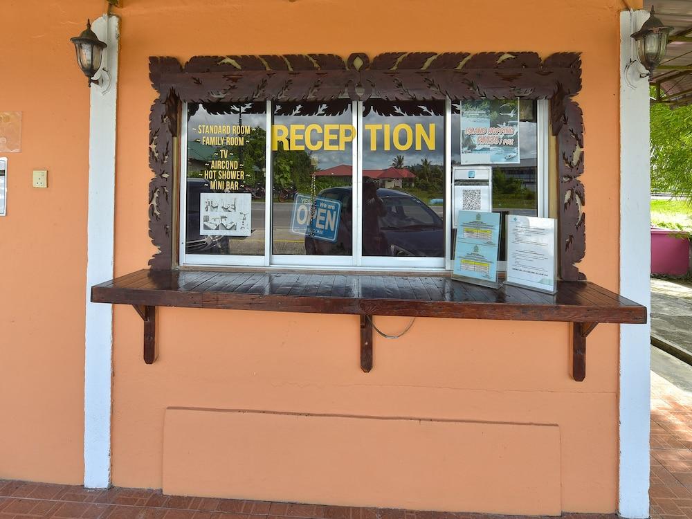 Hotel O Awan Biru Motel