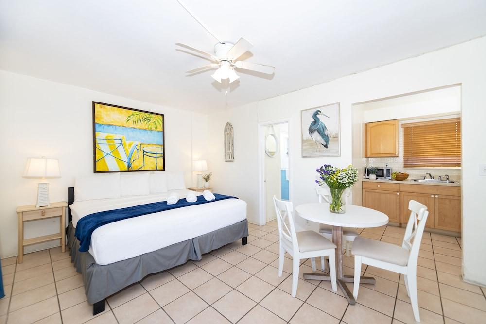 Tropic Isle Hotel and Apartment