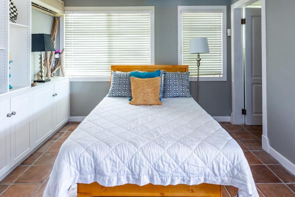 Luxury Ocean-View Flamingo Home with Pool, Apartment and Party Deck