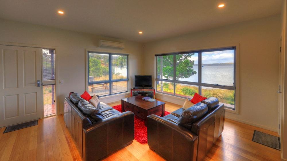 Tides Reach - Essentially Tas Dover