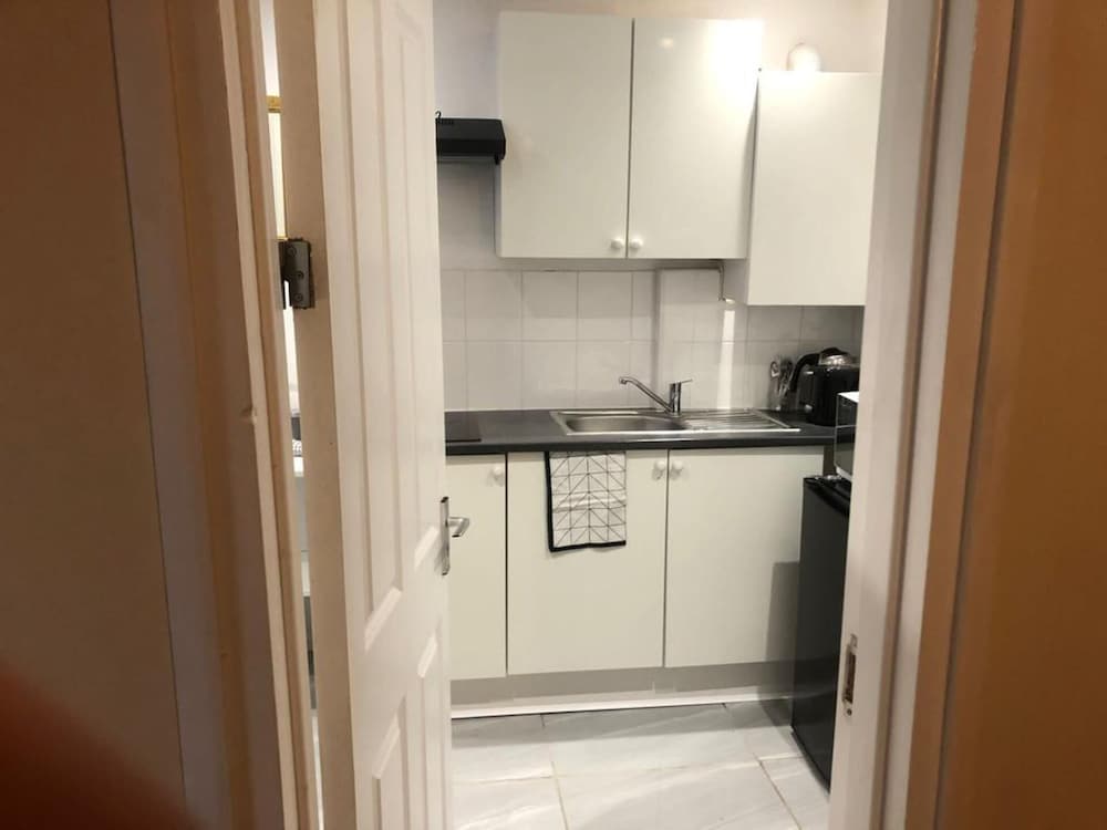 Onsite Cosy Practical Studio - in a Quite Area