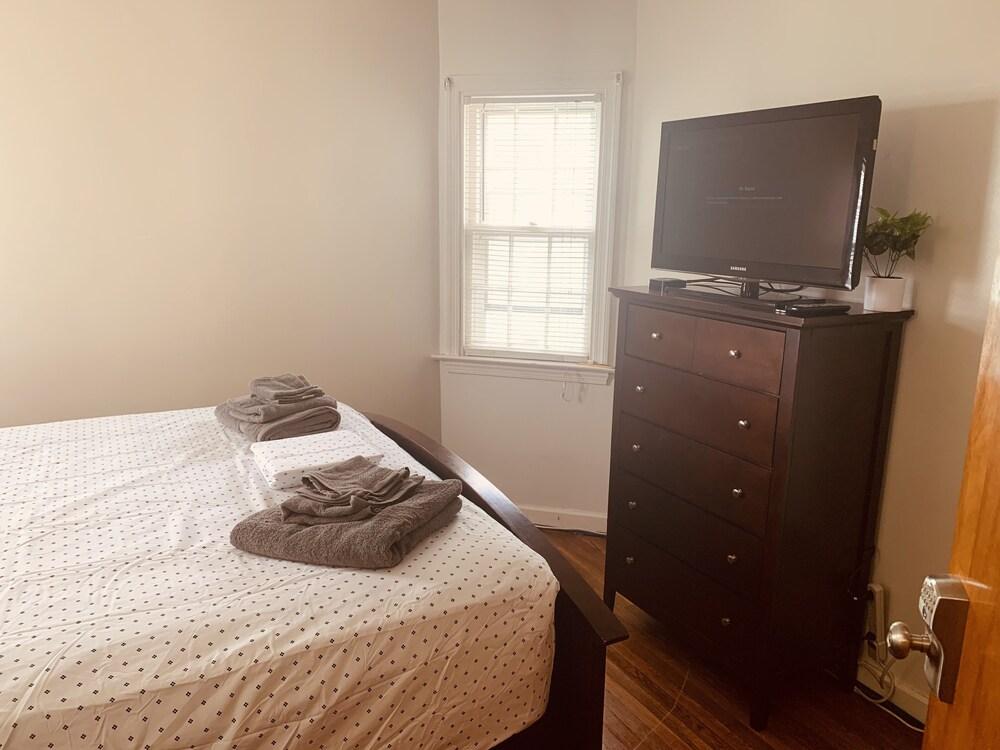 Private Queen Bedroom Garvin