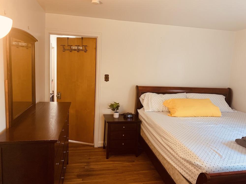 Private Queen Bedroom Garvin