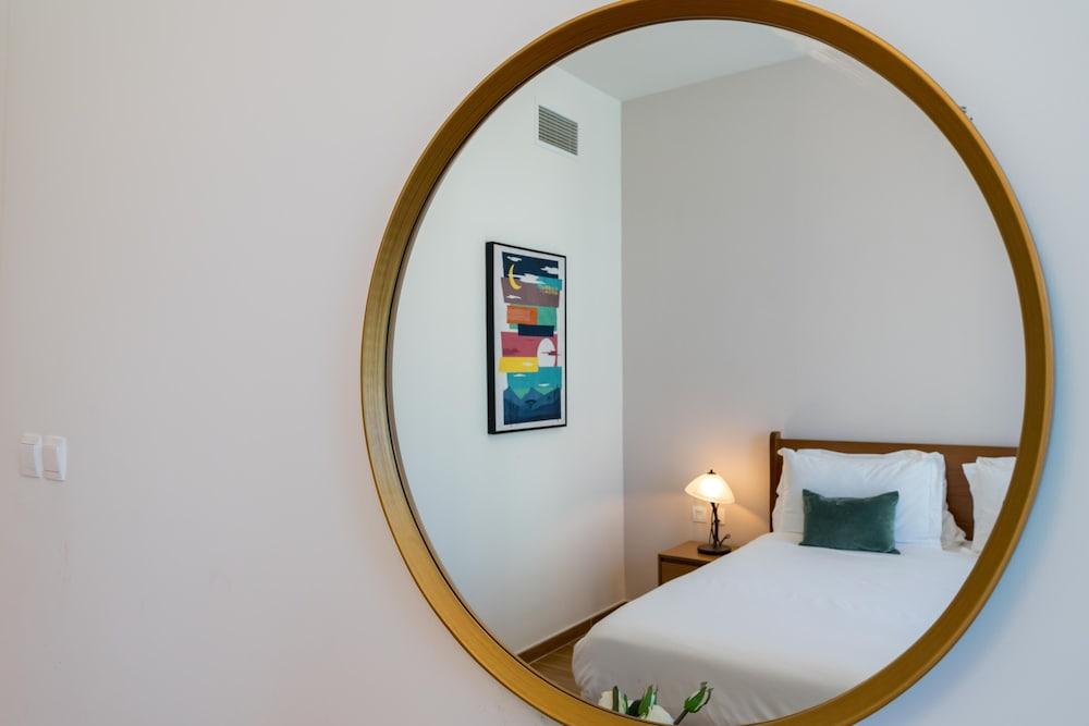 SuperHost - Waterfront Luxe Apartment With Great Canal Views