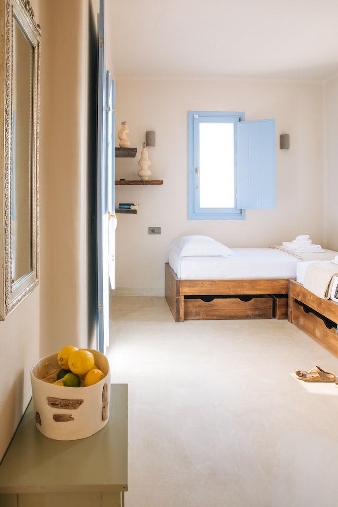 Pink Freud Villas Santorini