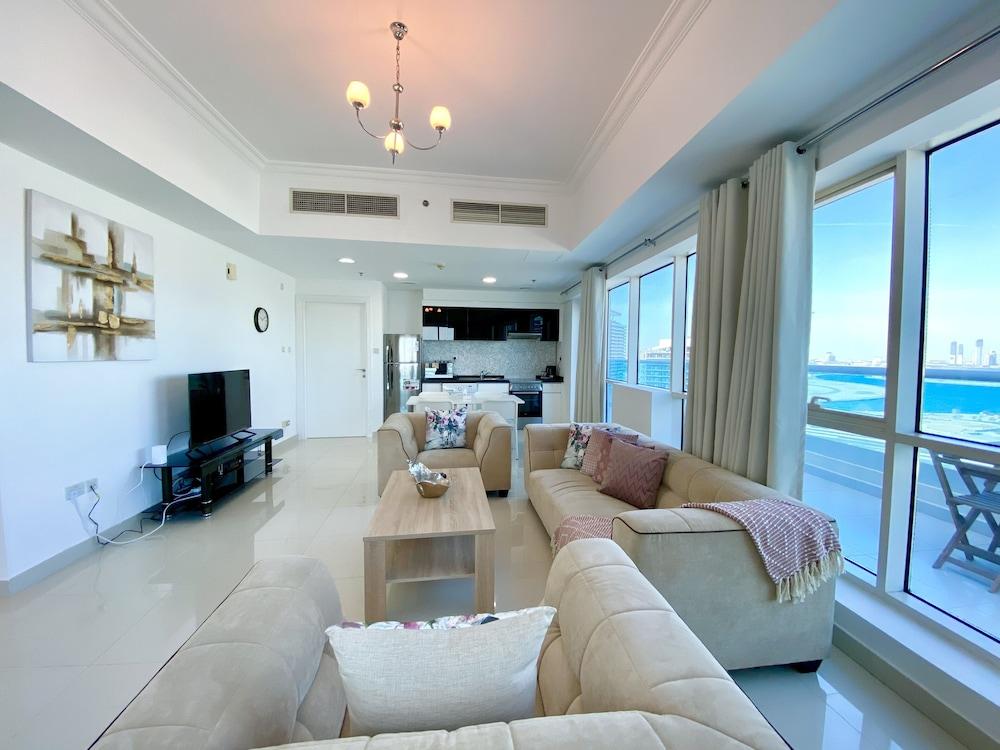  Luxe Apt with Panoramic Views and Terrace