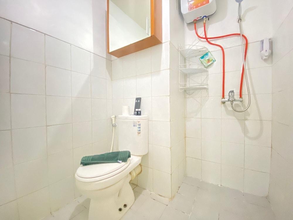 Spacious Studio Room with Sofa Bed at Emerald Towers Apartment