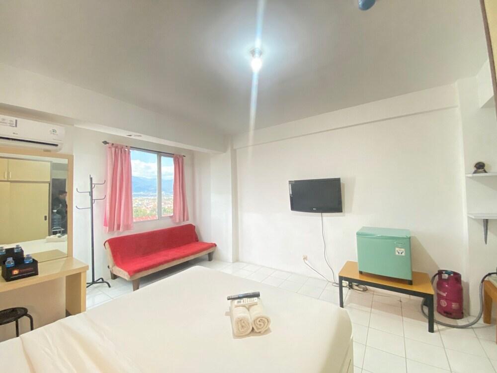 Spacious Studio Room with Sofa Bed at Emerald Towers Apartment