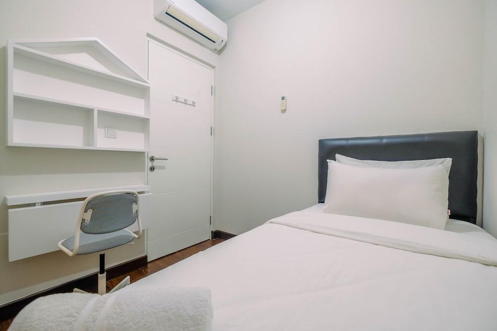 Spacious and Modern 2BR Springlake Summarecon Bekasi Apartment