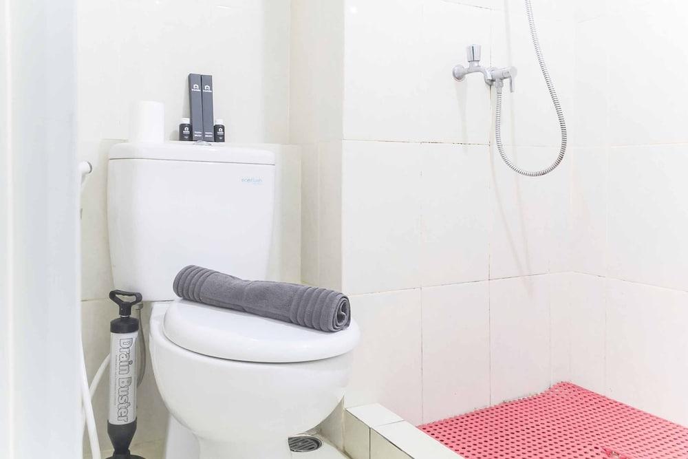 Comfortable Studio at Springlake Summarecon Apartment near Mall