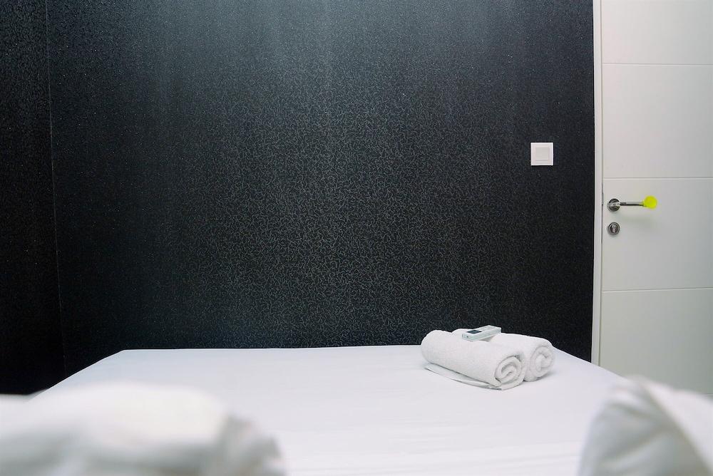 Gorgeous 2BR Springlake Summarecon Apartment