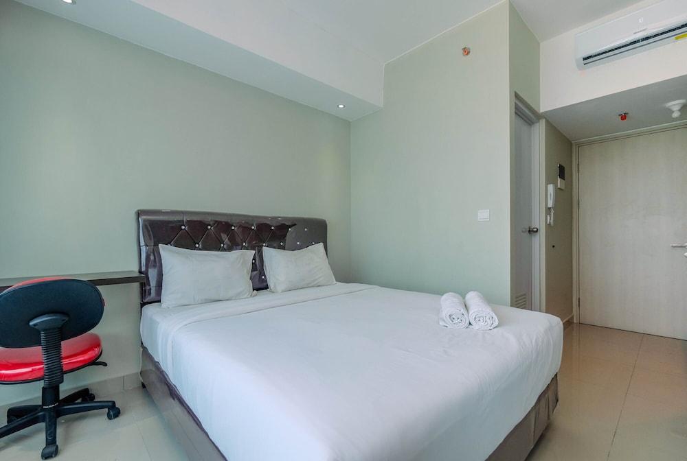 Pool View Studio Apartment @ Springlake Summarecon Bekasi