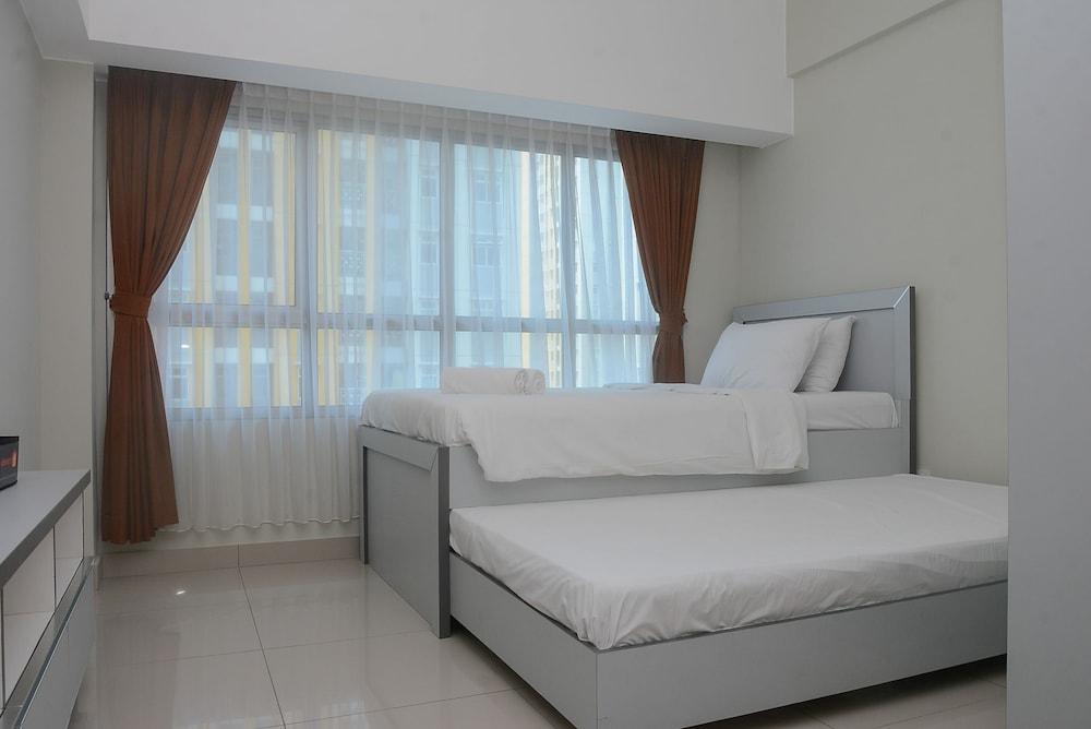 Elegant and Comfy Studio at Springlake Summarecon Apartment