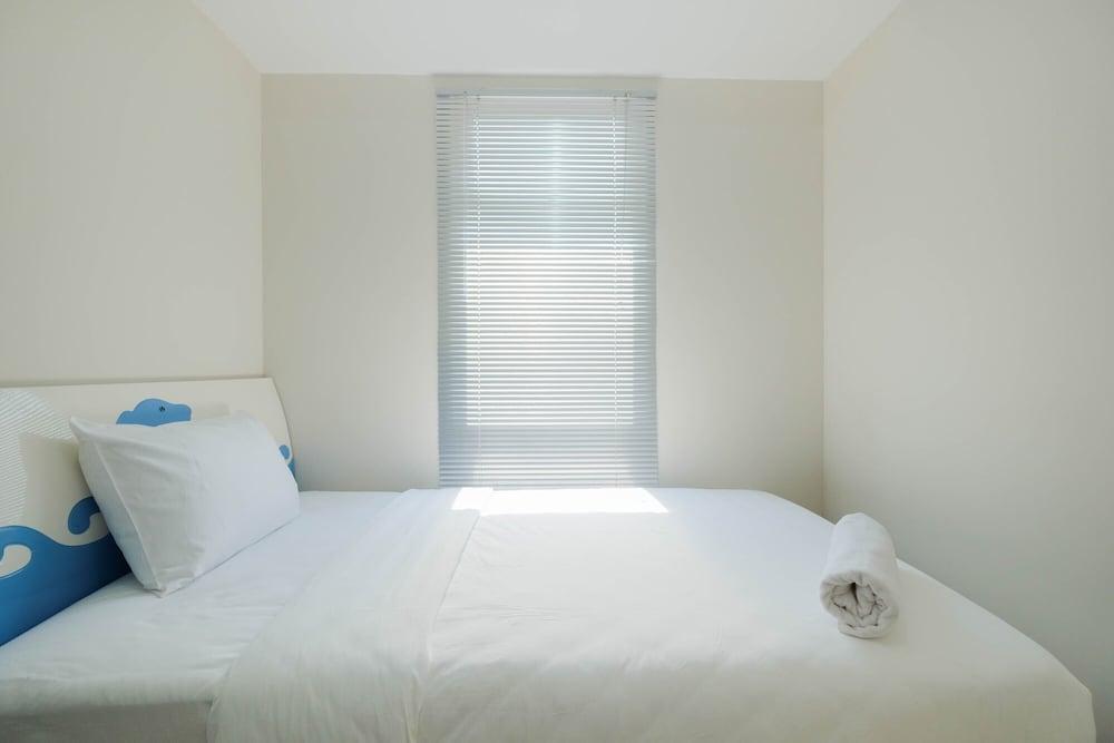 Minimalist 2BR Apartment The Springlake Summarecon