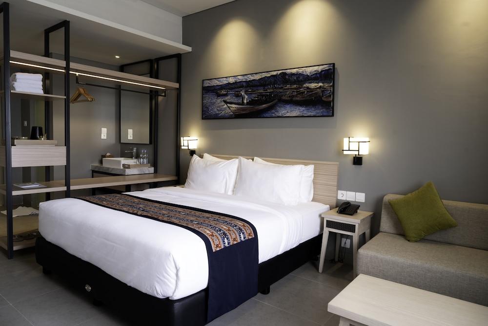 Tahuna Beach Hotel and Resort