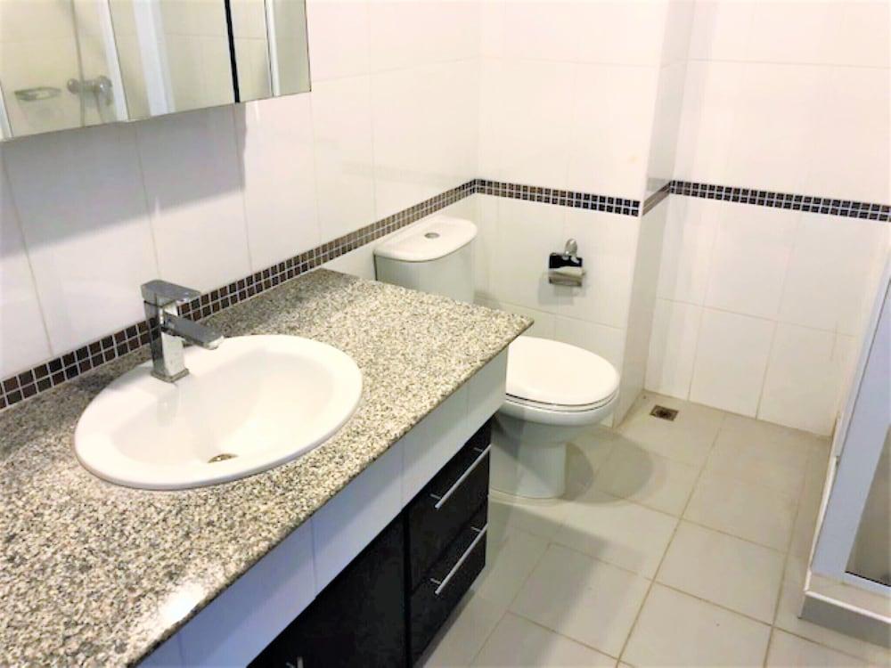 Platinum Suites, Thepprasit Road - Large top Floor Studio