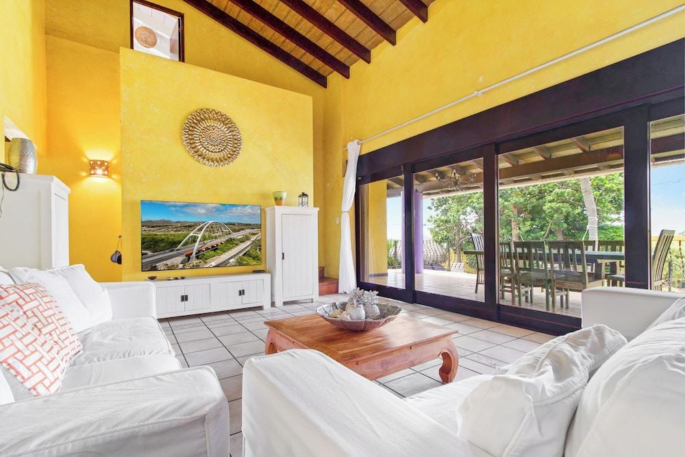 Mexican Style Villa With Private Pool, Free Utilities
