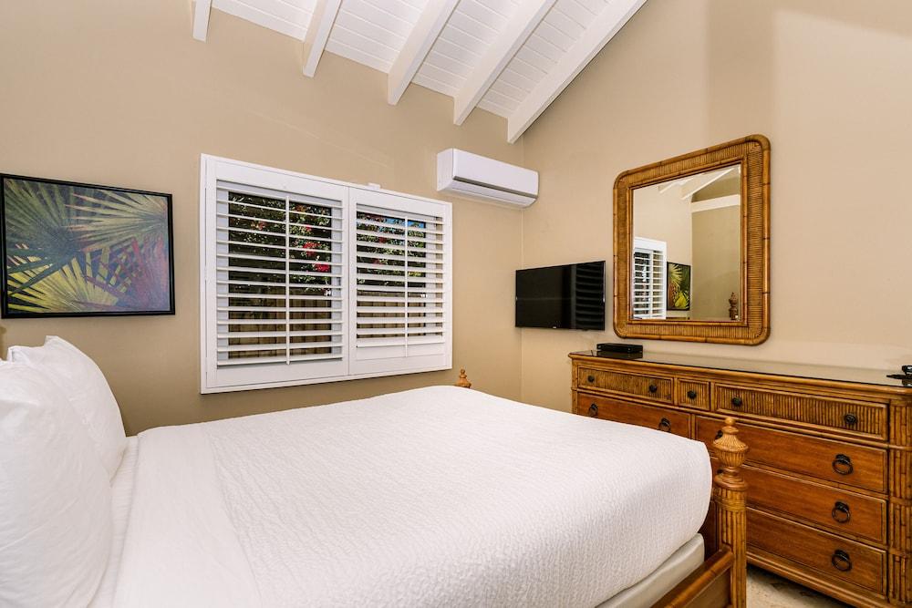 Gorgeous Mansion, Private Pool, Outdoor Kitchen!