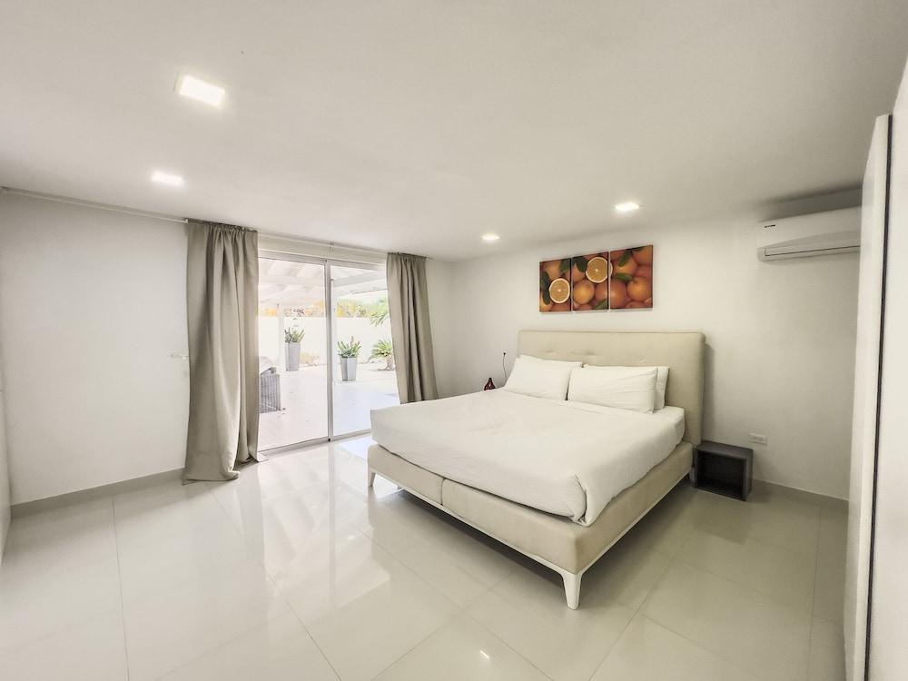 Modern Villa Private Pool 4min to Beaches!