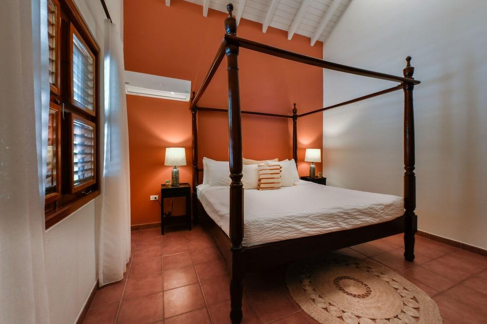 Secluded Villa With Pool3min to Beachfree Utilities