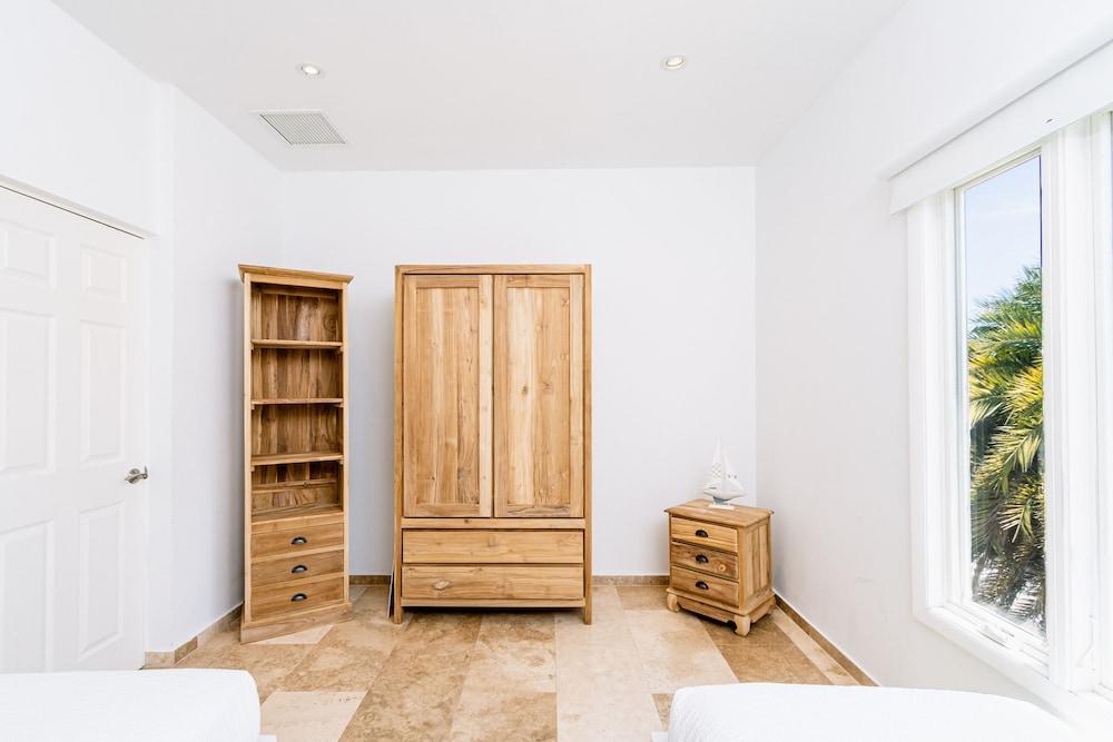 Upscale Ocean View Villa With Pool + Outdoor Kitchen