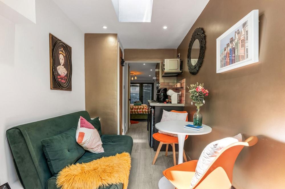 Tiny House, Brighton With Parking