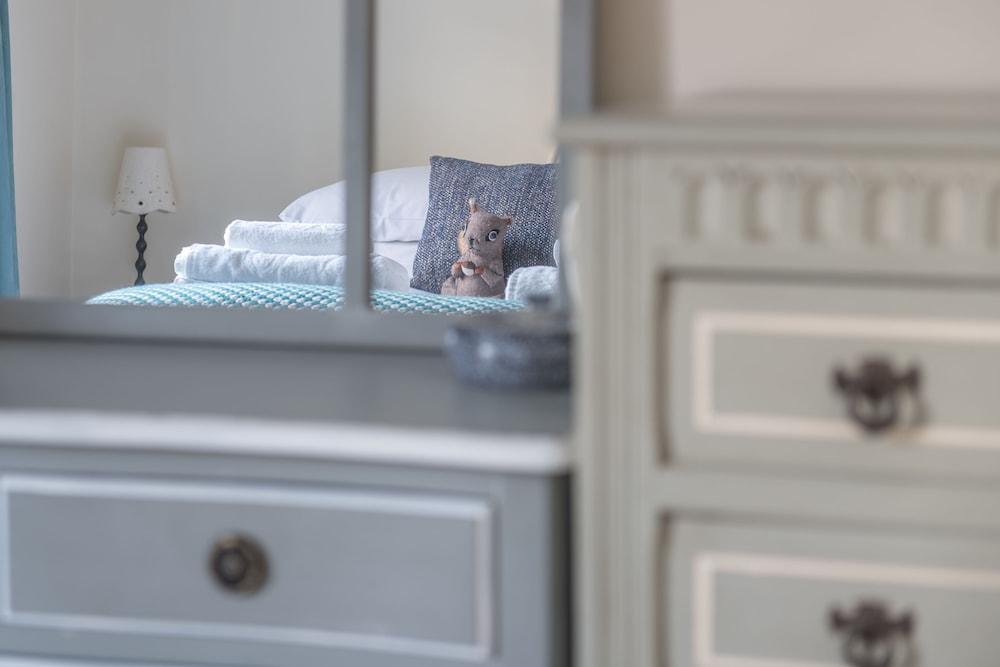 Stunning and Warm Home in Wandsworth by Underthedoormat