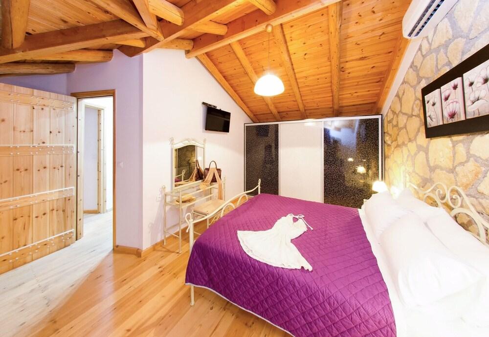 Villa Tireda Pool and Whirlpool