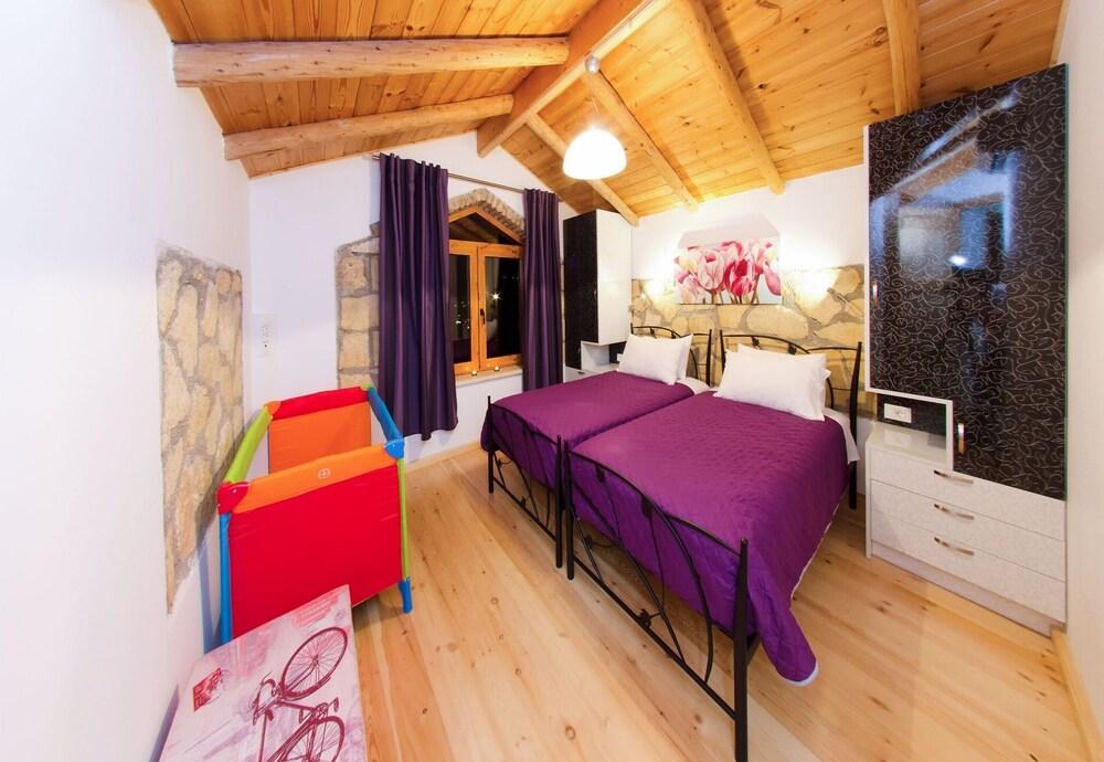 Villa Tireda Pool and Whirlpool