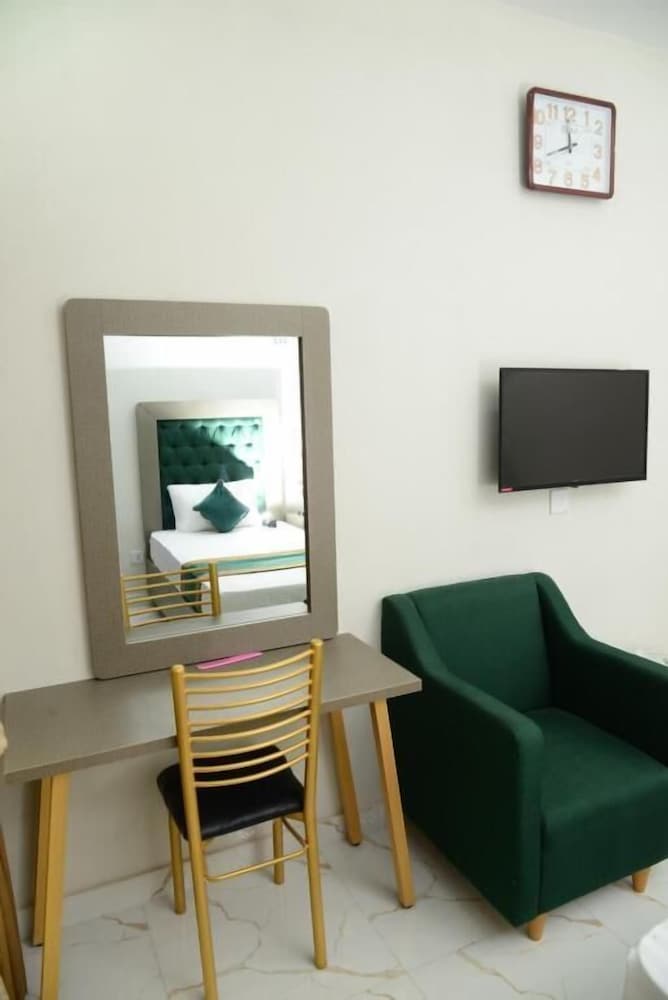 Hotel Deluxe Johar Town Lahore