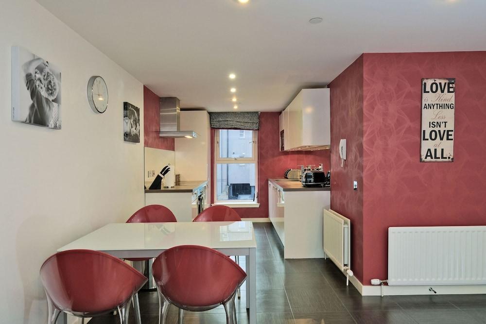 Trendy Home in Aberdeen
