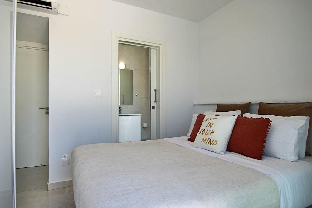 Phaedrus Living: Seaside Deluxe Flat Harbour 112