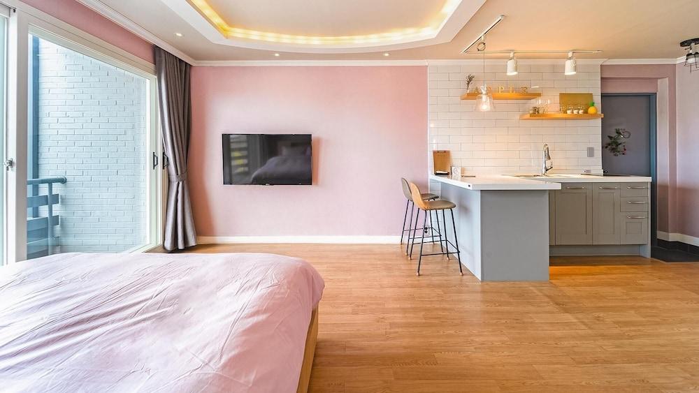 Yangyang Baladeonbada Pension