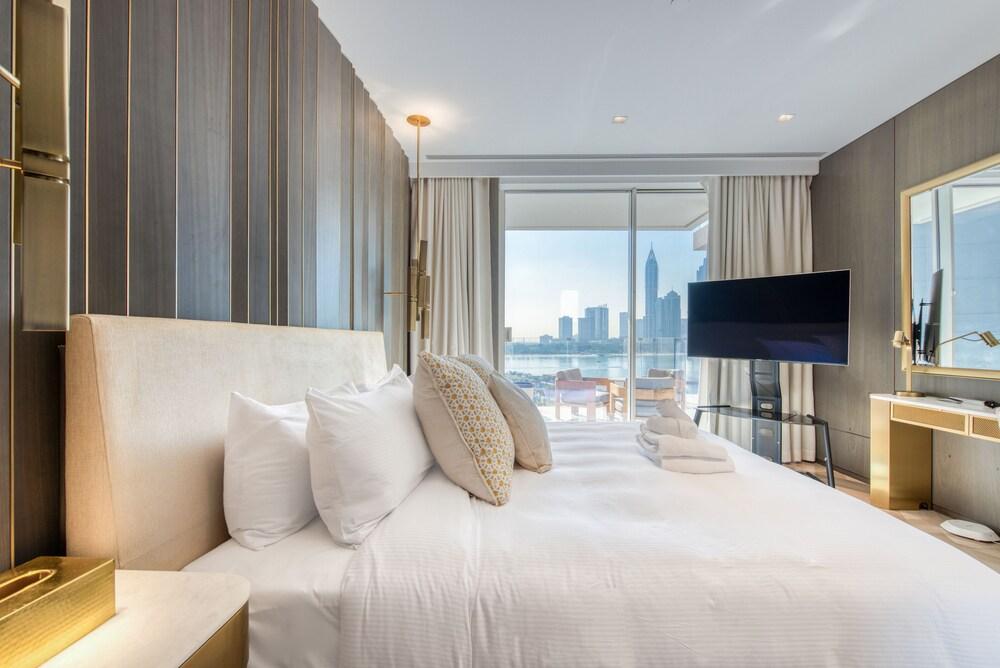 Maison Privee - SeaView Apt at FIVE Palm