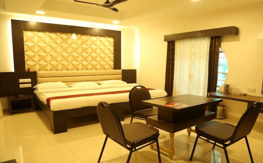 i-Roomz Hotel Shivananda