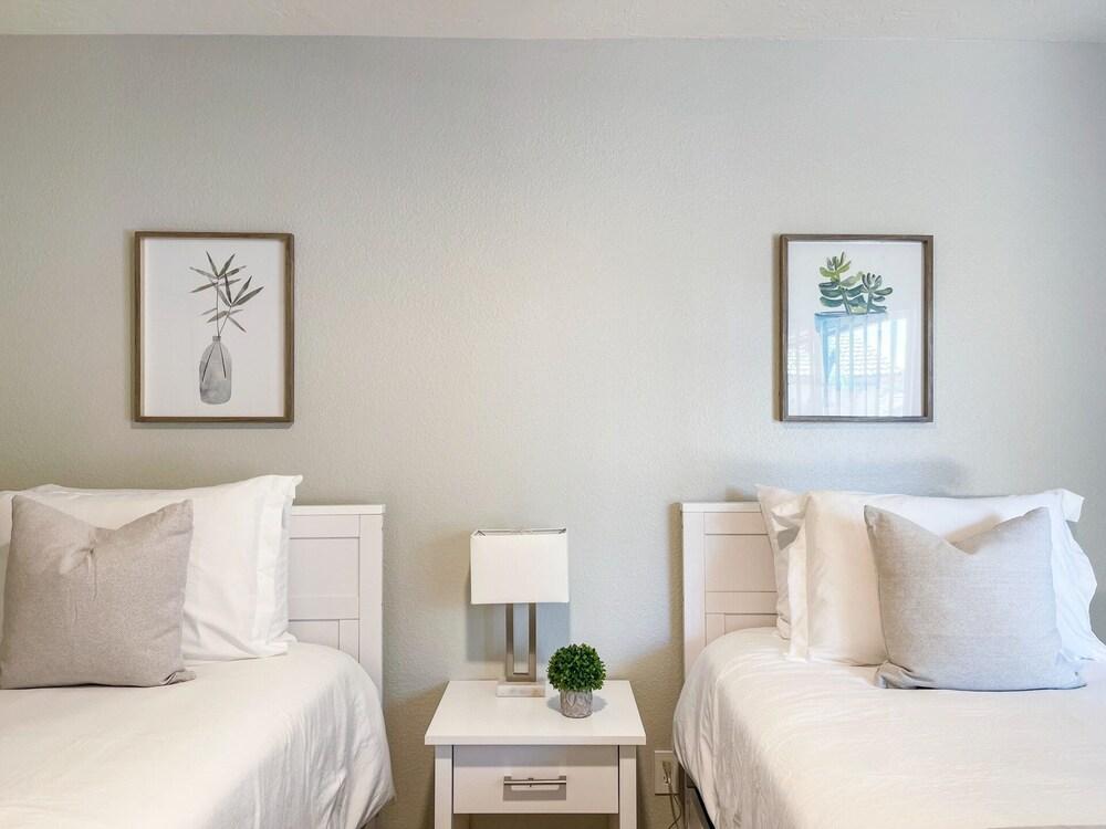 Chandler Earhart 4 Bedroom Home by Redawning