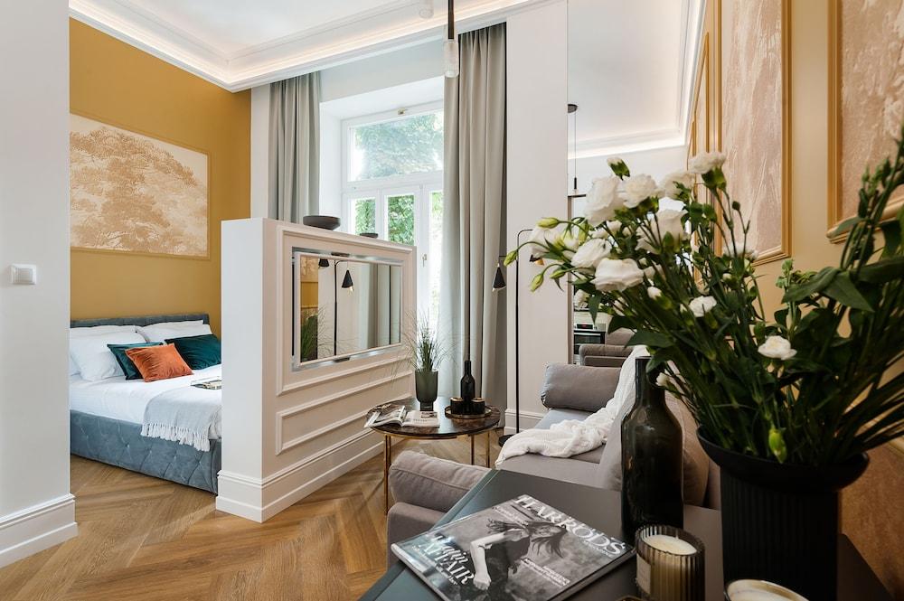 Louvre Studios - LoftAffair