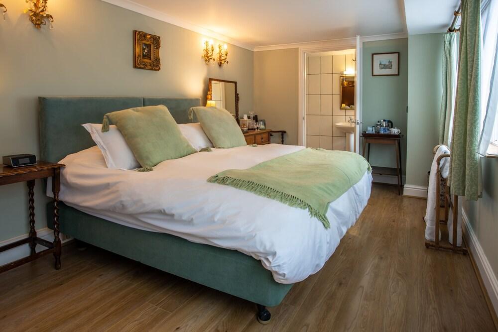 Pendragon Country House