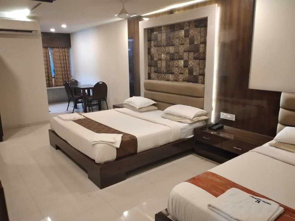 i-Roomz Pratap Residency