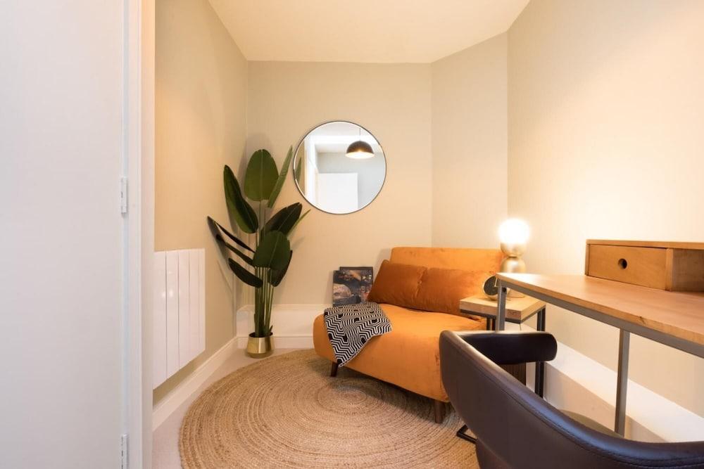 The Highgate Hideaway - Modern Stylish 2bdr Flat