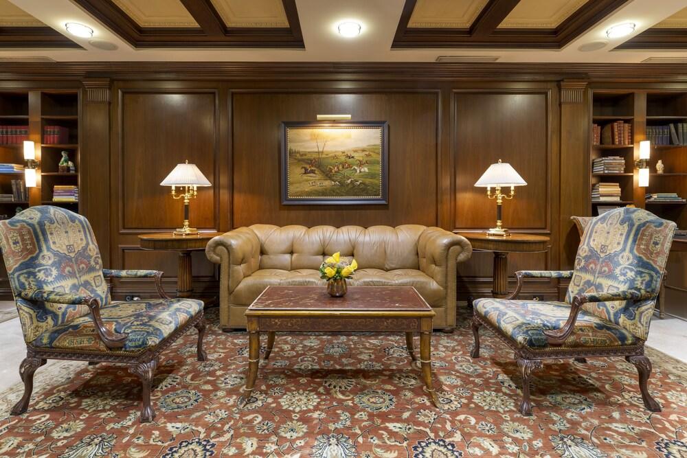 The Blakely Hotel Powered by LuxUrban