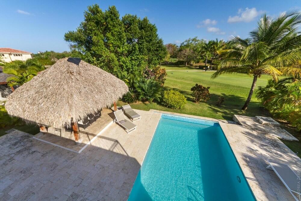 Villa in Bavaro for Rent Cocotal Golf Country Club Pool Jacuzzi Billiards Maid