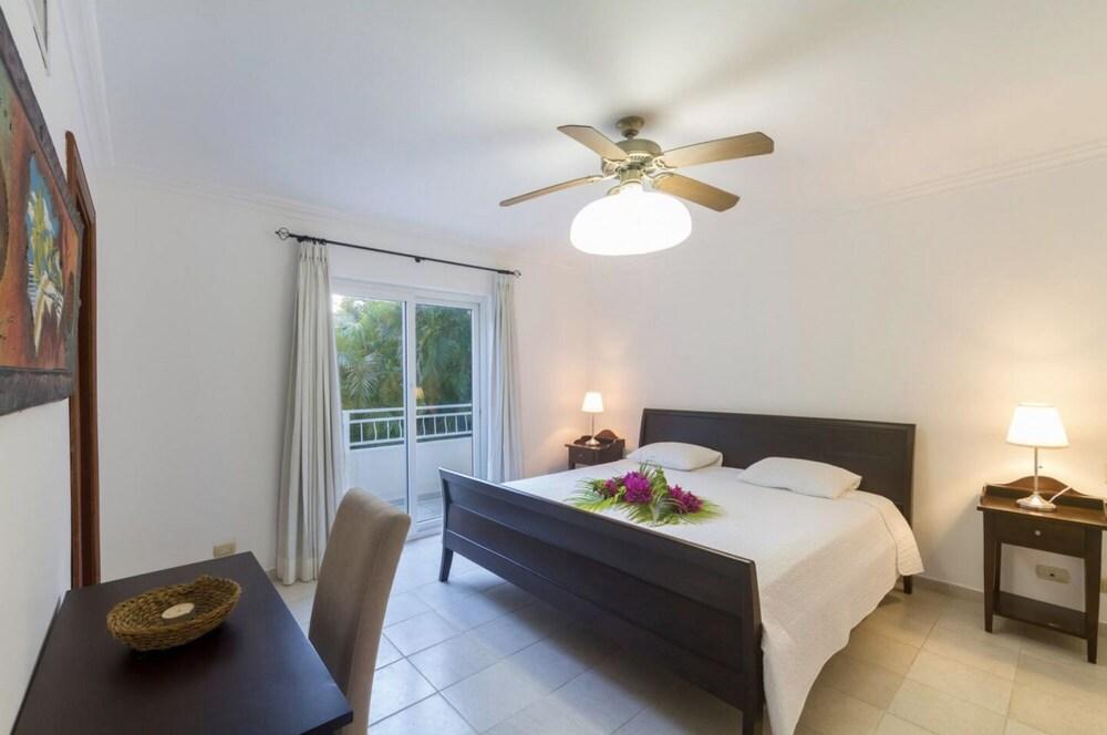 Villa in Bavaro for Rent Cocotal Golf Country Club Pool Jacuzzi Billiards Maid