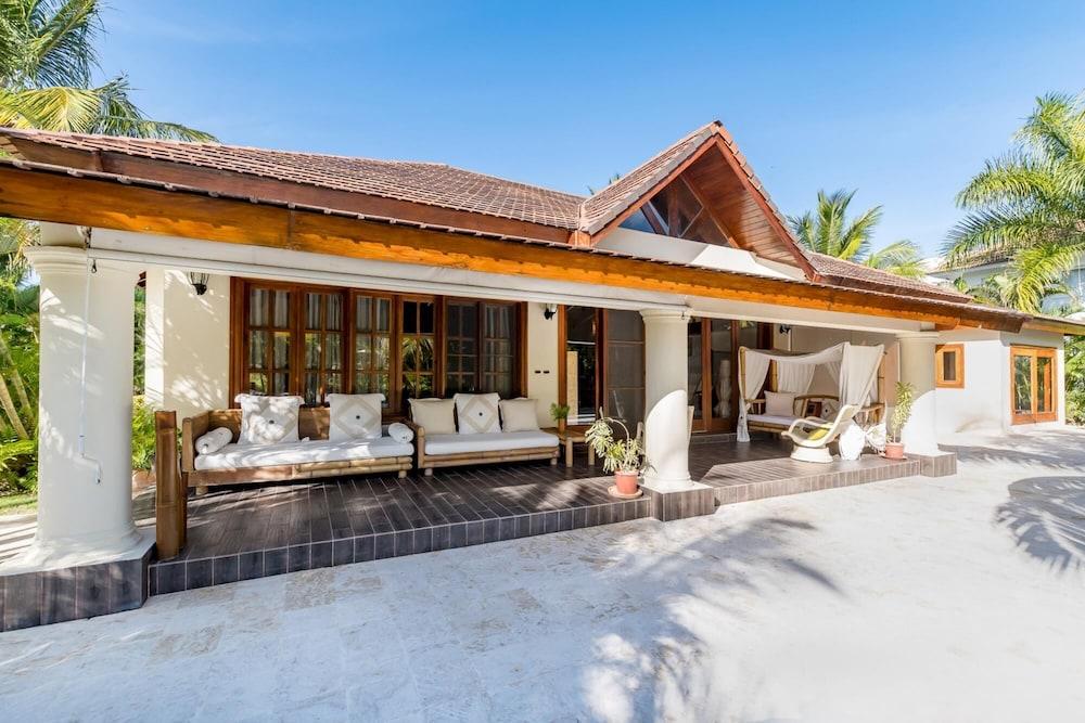 Luxury Stunning Villa in Cocotal With Pool