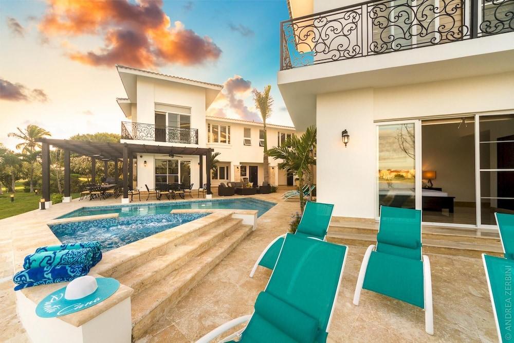 Huge Villa for Large Groups in Bavaro Cocotal - Up to 16 People With Pool Jacuzzi Chef Maid